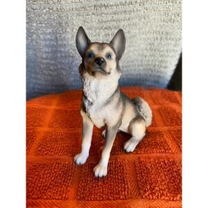 Vintage Detailed Siberian Husky Dog Figurine